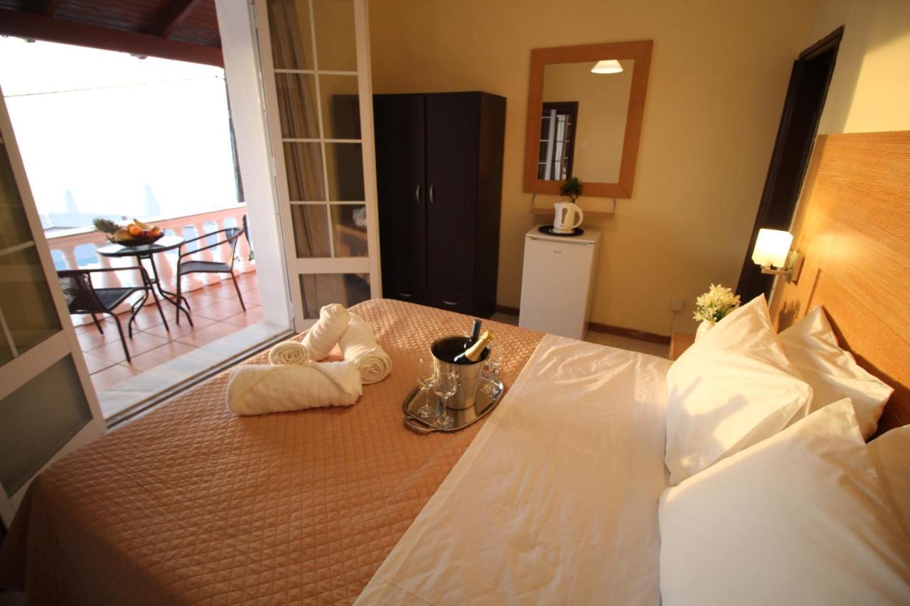 Batis Breeze Bed & Breakfast Perama  Exterior photo